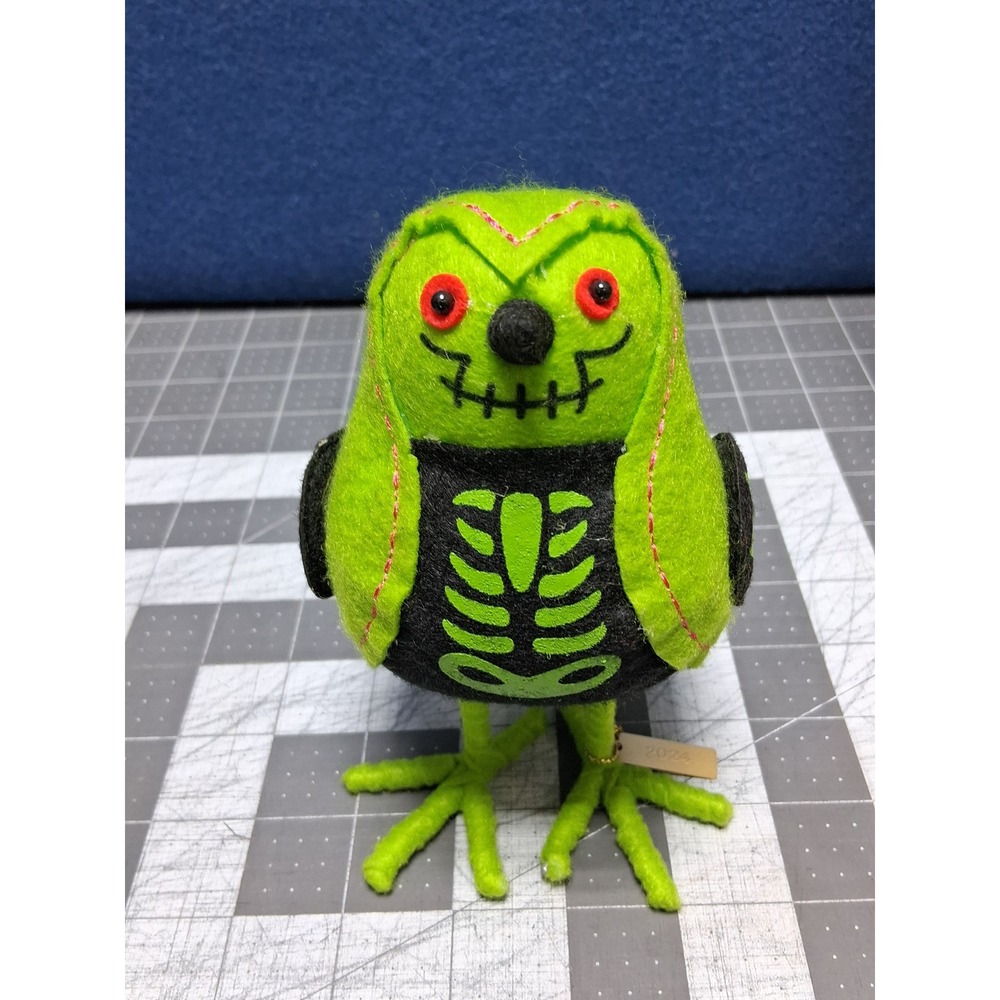 Hyde and Eek Boutique Bird XRAY Green Skeleton Halloween 2024 Figurine - Picture 9 of 9